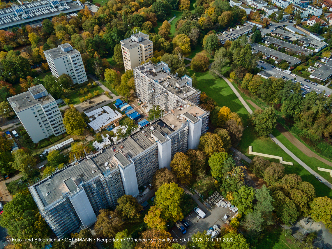 13.10.2022 - Fassadensanierung am Karl-Marx-Ring 11-21 in Neuperlach